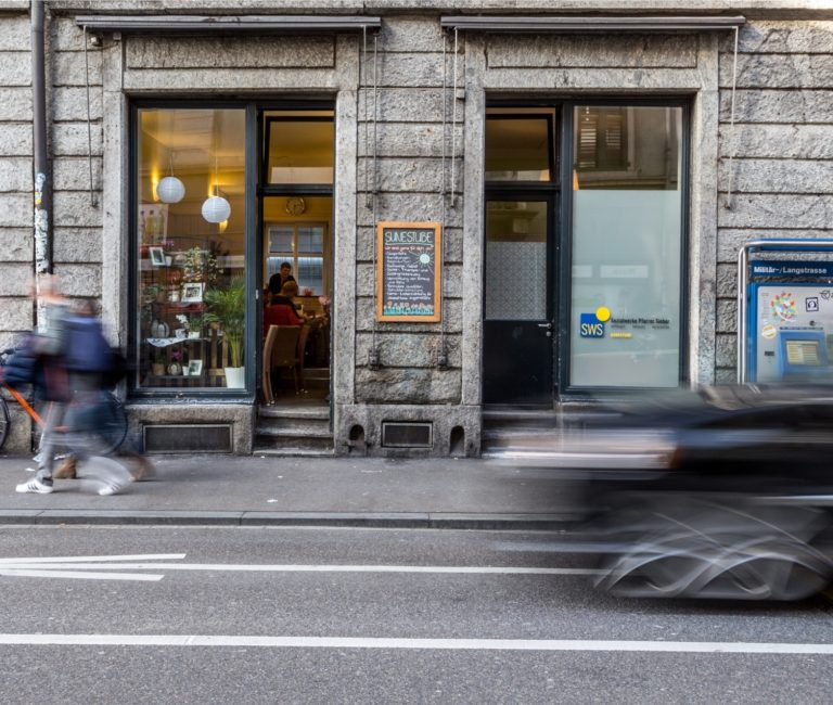 Im Gassencafé Sunestube in Zürich sind alle Menschen willkommen (Foto: Sozialwerk Pfarrer Sieber).